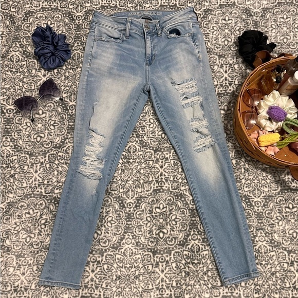 American Eagle  Distressed Jeans US 4 Short - Picture 1 of 9